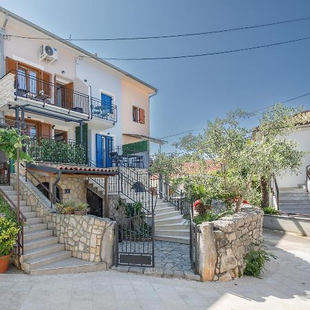 Apartmen Plus U Centru Blizu Plaze Njivice Exterior foto